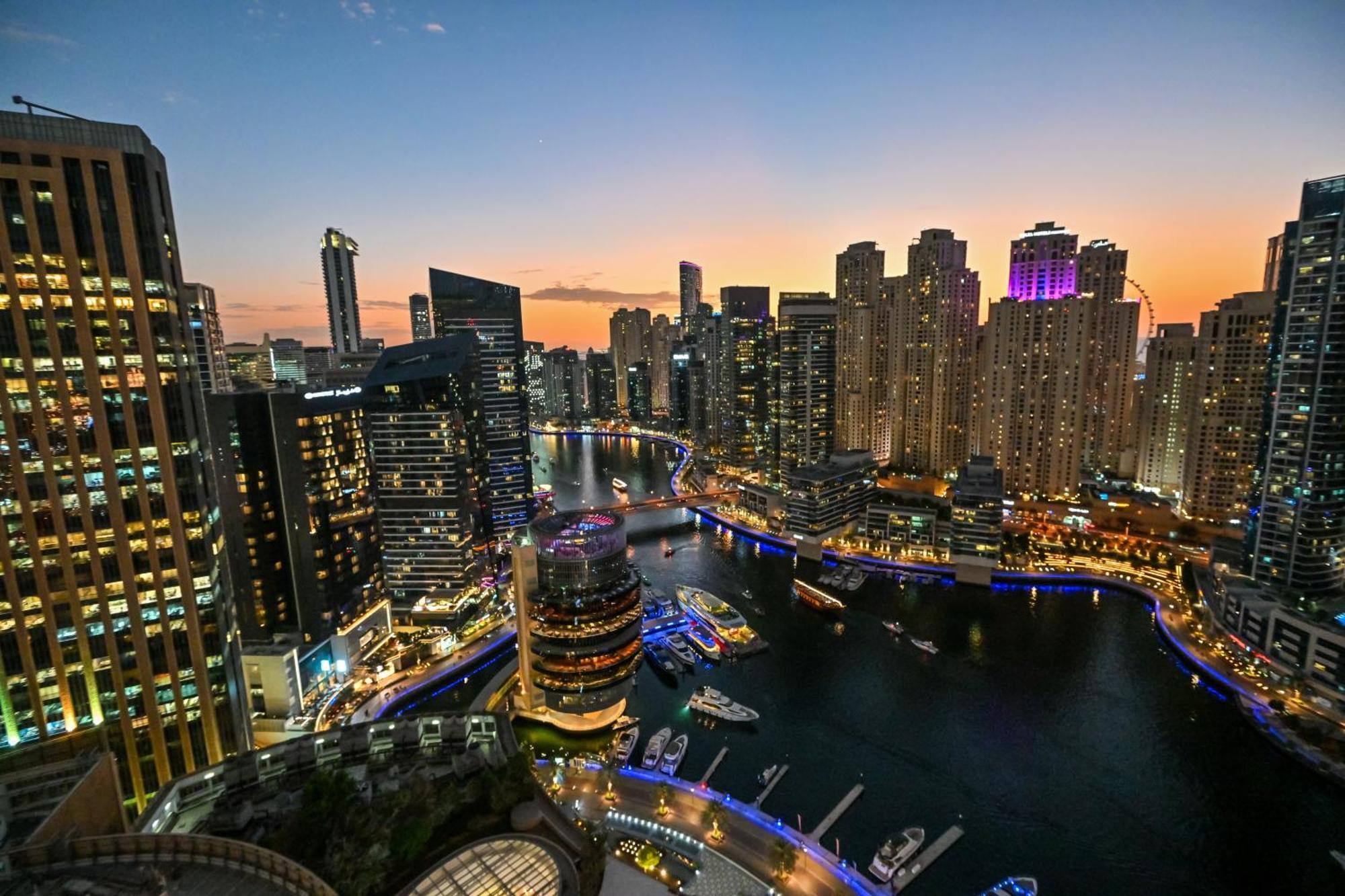 Upgraded Luxury - Marina View - 5-star Amenities Apartment
